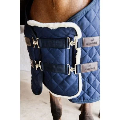 Kentucky Horsewear Kentucky Borstverlenger Wol 2 Koppelsluitingen Navy 1 Kentucky Horsewear Kentucky Borstverlenger Wol 2 Koppelsluitingen Navy