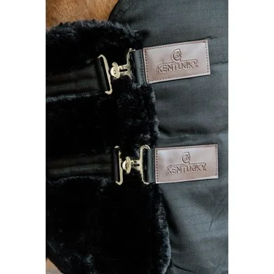 Kentucky Horsewear Kentucky Borstverlenger Wol 2 Koppelsluitingen Zwart 4 Kentucky Horsewear Kentucky Borstverlenger Wol 2 Koppelsluitingen Zwart - Afbeelding 4