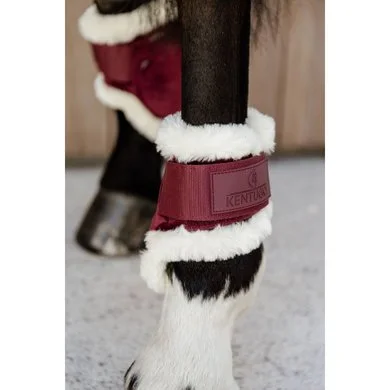 Kentucky Horsewear Kentucky Kogelbeschermer Young Horse Velvet Vegan Bont Bordeaux 4 Kentucky Horsewear Kentucky Kogelbeschermer Young Horse Velvet Vegan Bont Bordeaux - Afbeelding 4