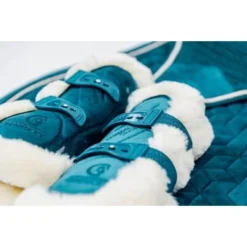 Kentucky Horsewear Kentucky Kogelbeschermer Young Horse Velvet Vegan Bont Emerald -Kentucky Horsewear Winkel kentucky 179a4831.f7afab