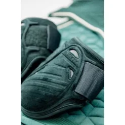 Kentucky Horsewear Kentucky Kogelbeschermer Young Horse Velvet Donker Groen -Kentucky Horsewear Winkel kentucky 179a4974.d1c965