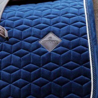 Kentucky Horsewear Kentucky Zadeldekje Basic Velvet Dressuur Navy 2 Kentucky Horsewear Kentucky Zadeldekje Basic Velvet Dressuur Navy - Afbeelding 2