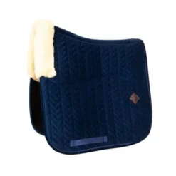Kentucky Horsewear Kentucky Zadeldekje Skin Friendly Velvet Dressuur Navy Full -Kentucky Horsewear Winkel kentucky 42706 03 dr 564c22e810080218547dfa1c1093aa08 article photobook l.3dee2c
