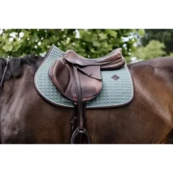 Kentucky Horsewear Kentucky Spring Zadeldekje Classic Leer Dusty Green 10 Kentucky Horsewear Kentucky Spring Zadeldekje Classic Leer Dusty Green -Kentucky Horsewear Winkel kentucky 485a1460.39bd77