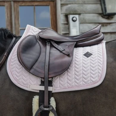 Kentucky Horsewear Kentucky Zadeldekje Velvet Pearls Springen Soft Rose Full 1 Kentucky Horsewear Kentucky Zadeldekje Velvet Pearls Springen Soft Rose Full