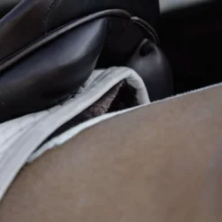 Kentucky Horsewear Kentucky Zadeldekje Skin Friendly Velvet Dressuur Beige Full -Kentucky Horsewear Winkel kentucky 485a3639 564c22e810080218547dfa1c1093aa08 article photobook l.a80422