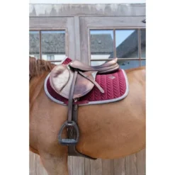 Kentucky Horsewear Kentucky Spring Zadeldekje Classic Contrast Bordeaux Full -Kentucky Horsewear Winkel kentucky 485a7508b.87c5df