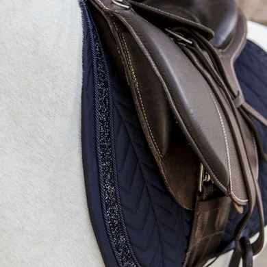 Kentucky Horsewear Kentucky Zadeldekje Glitter Stone Springen Navy 3 Kentucky Horsewear Kentucky Zadeldekje Glitter Stone Springen Navy - Afbeelding 3