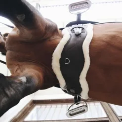 Kentucky Horsewear Kentucky Dressuursingel Sheepskin Anatomic Short Brown