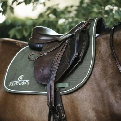 Kentucky Horsewear Kentucky Spring Zadeldekje Color Edition Khaki Full 1 Kentucky Horsewear Kentucky Spring Zadeldekje Color Edition Khaki Full
