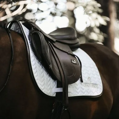 Kentucky Horsewear Kentucky Spring Zadeldekje Fishbone Leather White Full 1 Kentucky Horsewear Kentucky Spring Zadeldekje Fishbone Leather White Full