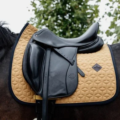 Kentucky Horsewear Kentucky Zadeldekje Softshell Dressuur Mosterd Full 1 Kentucky Horsewear Kentucky Zadeldekje Softshell Dressuur Mosterd Full