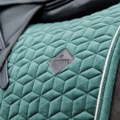 Kentucky Horsewear Kentucky Zadeldekje Velvet Dressuur Donkergroen Full 2 Kentucky Horsewear Kentucky Zadeldekje Velvet Dressuur Donkergroen Full - Afbeelding 2