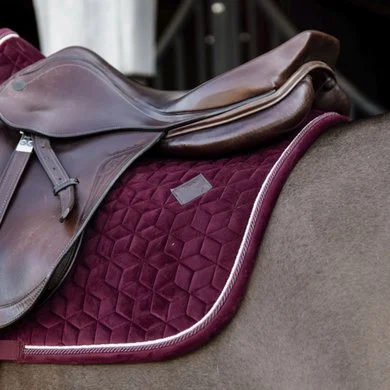 Kentucky Horsewear Kentucky Zadeldekje Velvet Springen Bordeaux Full 2 Kentucky Horsewear Kentucky Zadeldekje Velvet Springen Bordeaux Full - Afbeelding 2