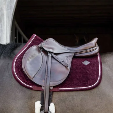 Kentucky Horsewear Kentucky Zadeldekje Velvet Springen Bordeaux Full 1 Kentucky Horsewear Kentucky Zadeldekje Velvet Springen Bordeaux Full