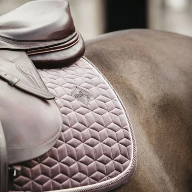 Kentucky Horsewear Kentucky Zadeldekje Velvet Springen Lichtpaars Full 2 Kentucky Horsewear Kentucky Zadeldekje Velvet Springen Lichtpaars Full - Afbeelding 2