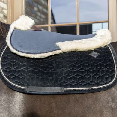 Kentucky Horsewear Kentucky Zadelonderlegger Halfpad Sheepskin Absorb Navy 1 Kentucky Horsewear Kentucky Zadelonderlegger Halfpad Sheepskin Absorb Navy
